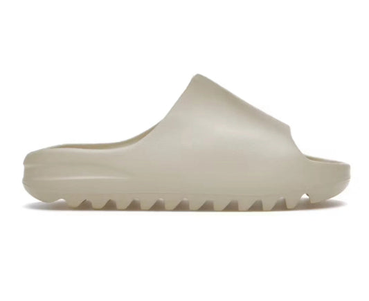Yeezy slides- בז׳