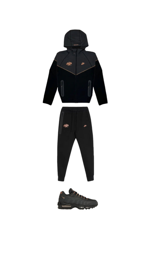 נעליים +חליפה  - NIKE x SYNA